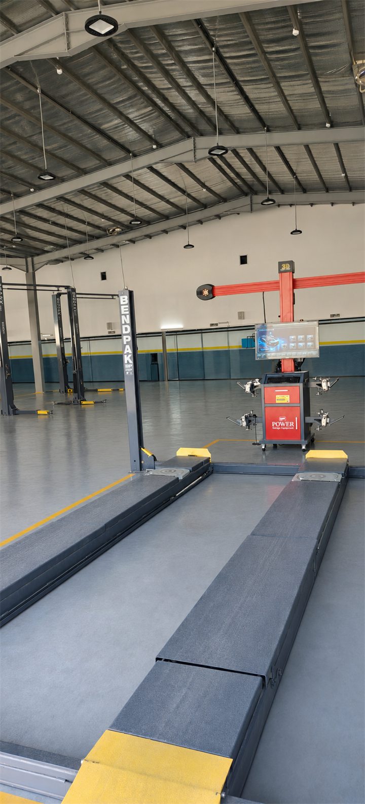 A scene of fast mechanics and services - 3